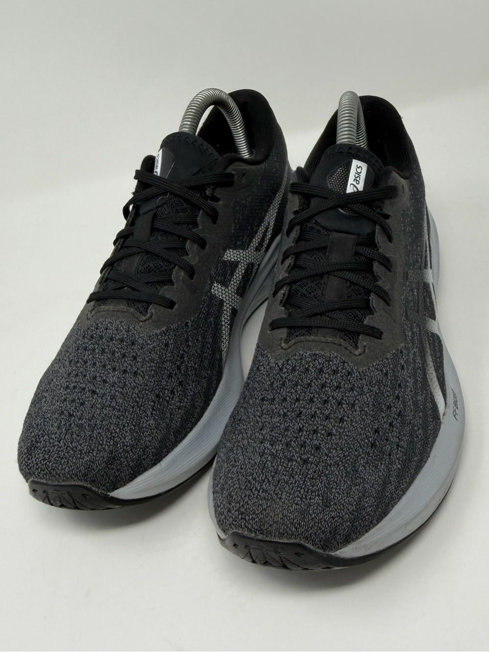 men’s asics black and grey sz. 7